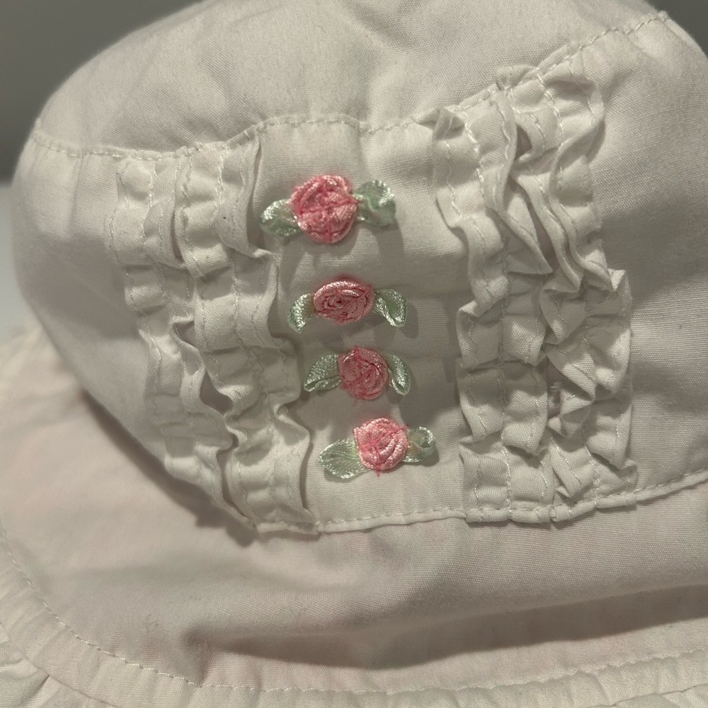 Rosettes and Ruffled White Sunhat - Picture 2 of 10